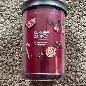 Yankee Candle Peppermint Pinwheels - Festive Red